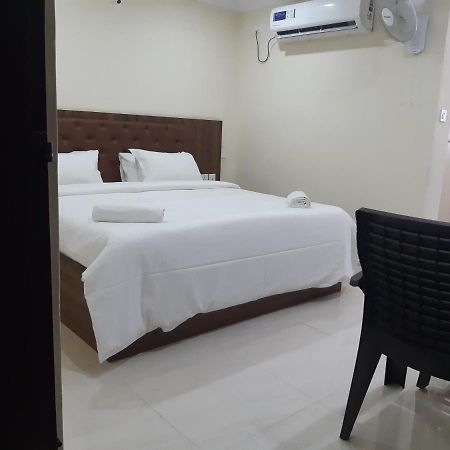 ホテル Cnr Residency Madanapalle エクステリア 写真