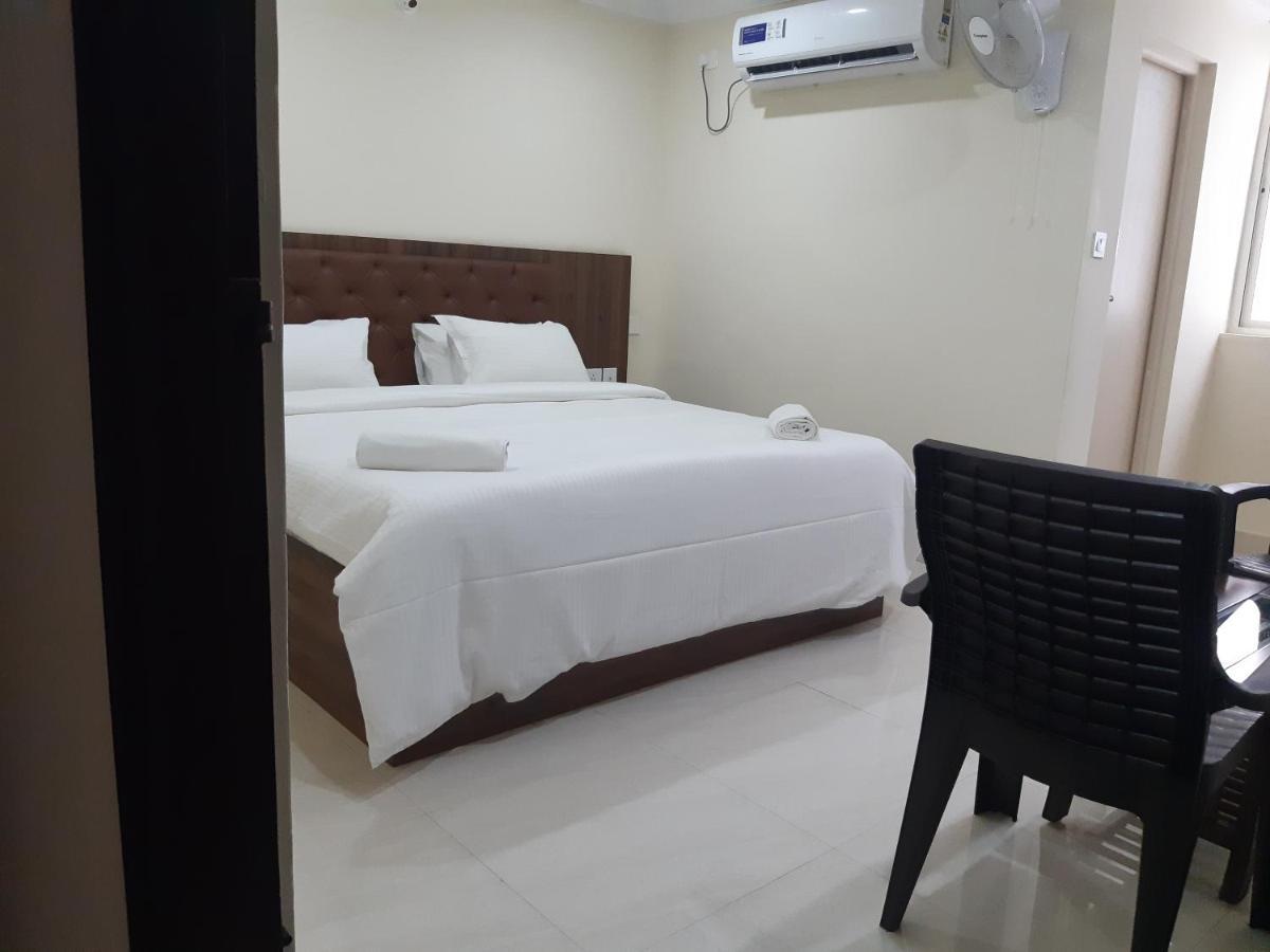 ホテル Cnr Residency Madanapalle エクステリア 写真