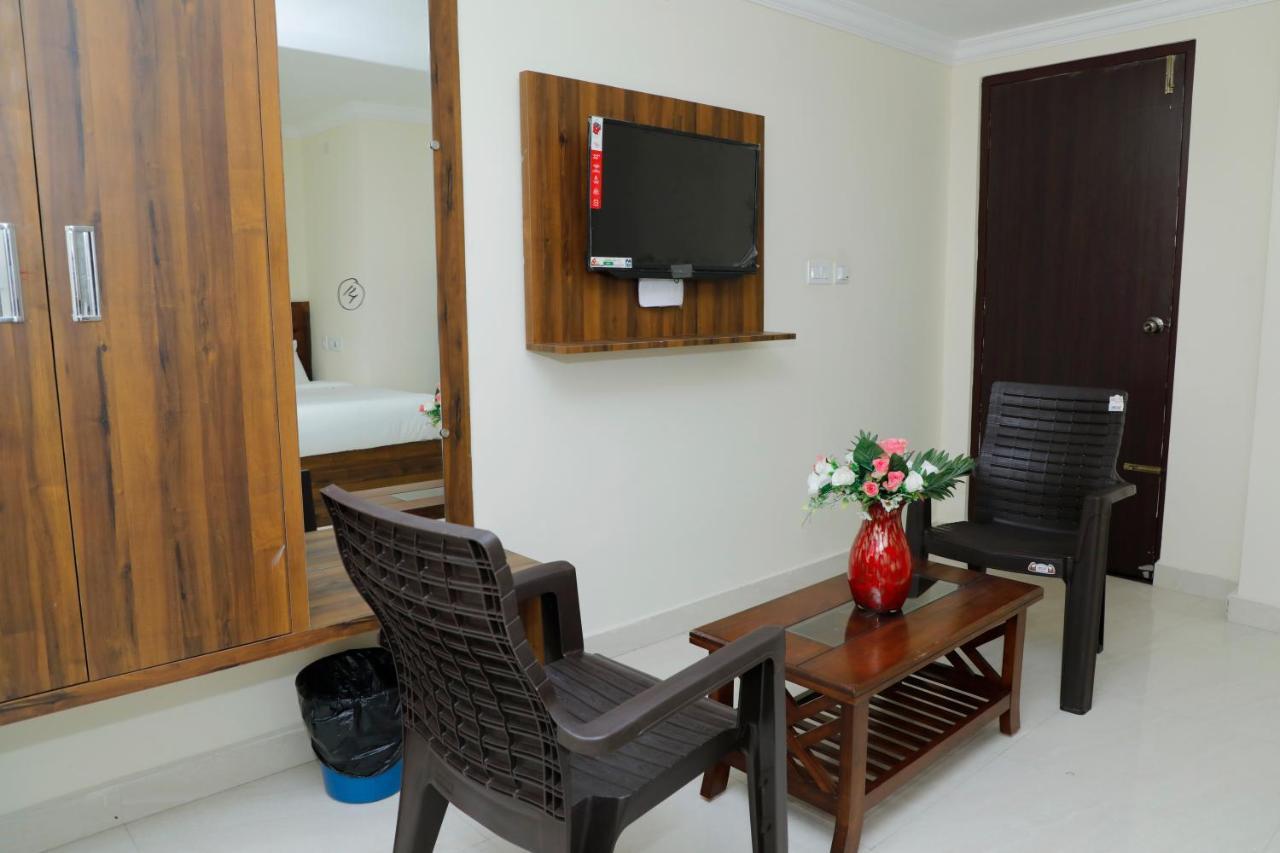 ホテル Cnr Residency Madanapalle エクステリア 写真