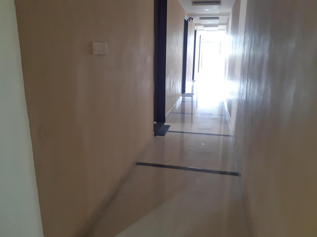 ホテル Cnr Residency Madanapalle エクステリア 写真