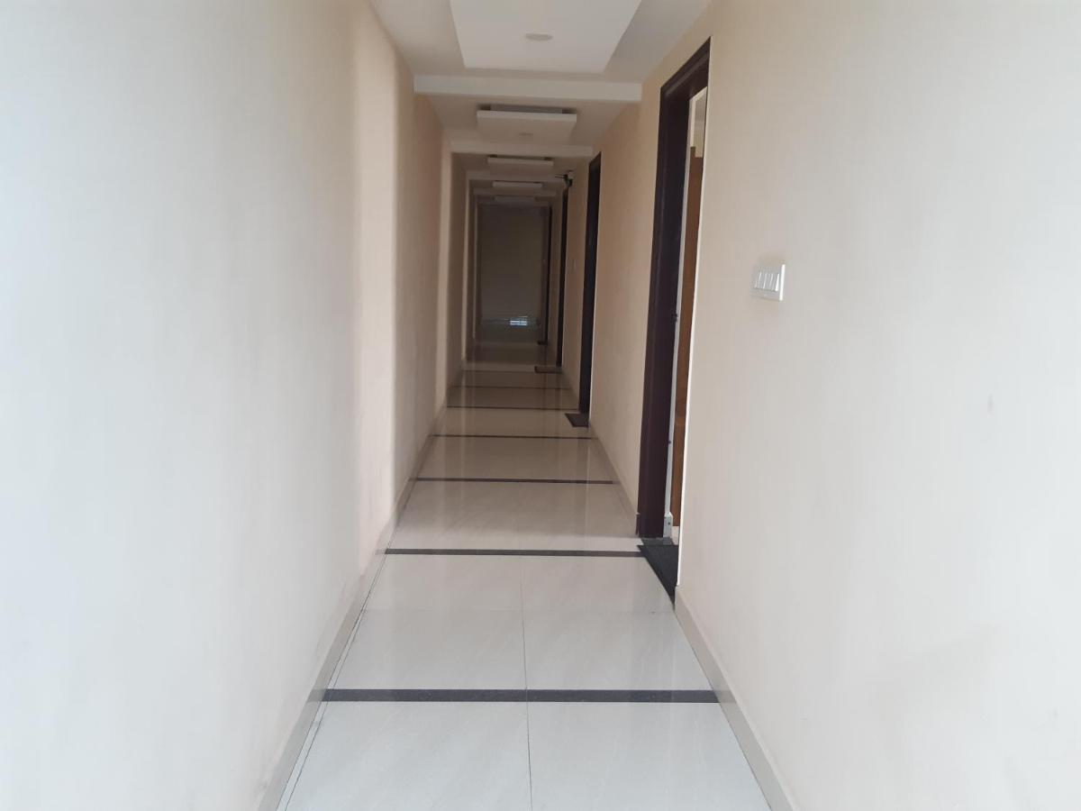 ホテル Cnr Residency Madanapalle エクステリア 写真