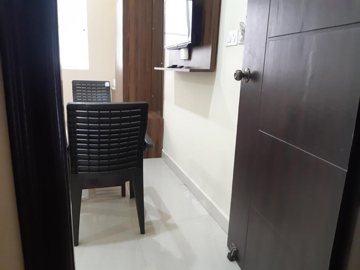 ホテル Cnr Residency Madanapalle エクステリア 写真