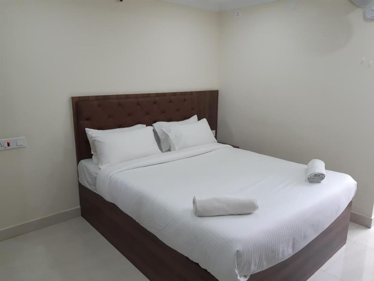 ホテル Cnr Residency Madanapalle エクステリア 写真
