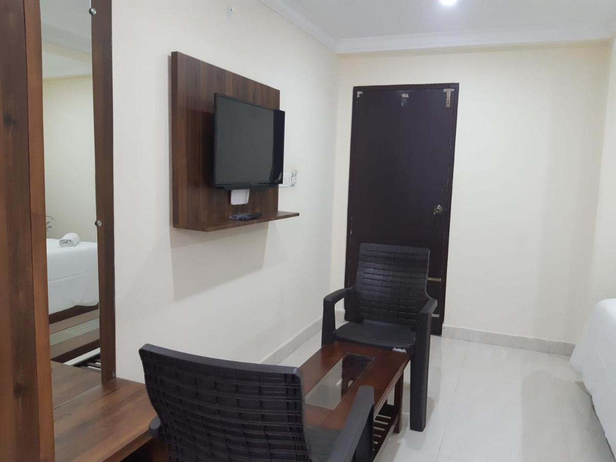 ホテル Cnr Residency Madanapalle エクステリア 写真