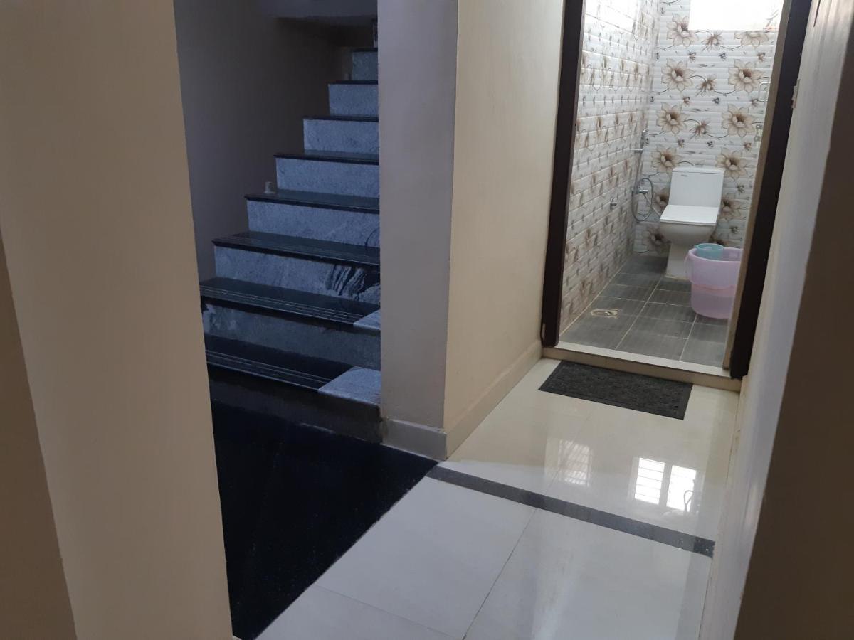 ホテル Cnr Residency Madanapalle エクステリア 写真