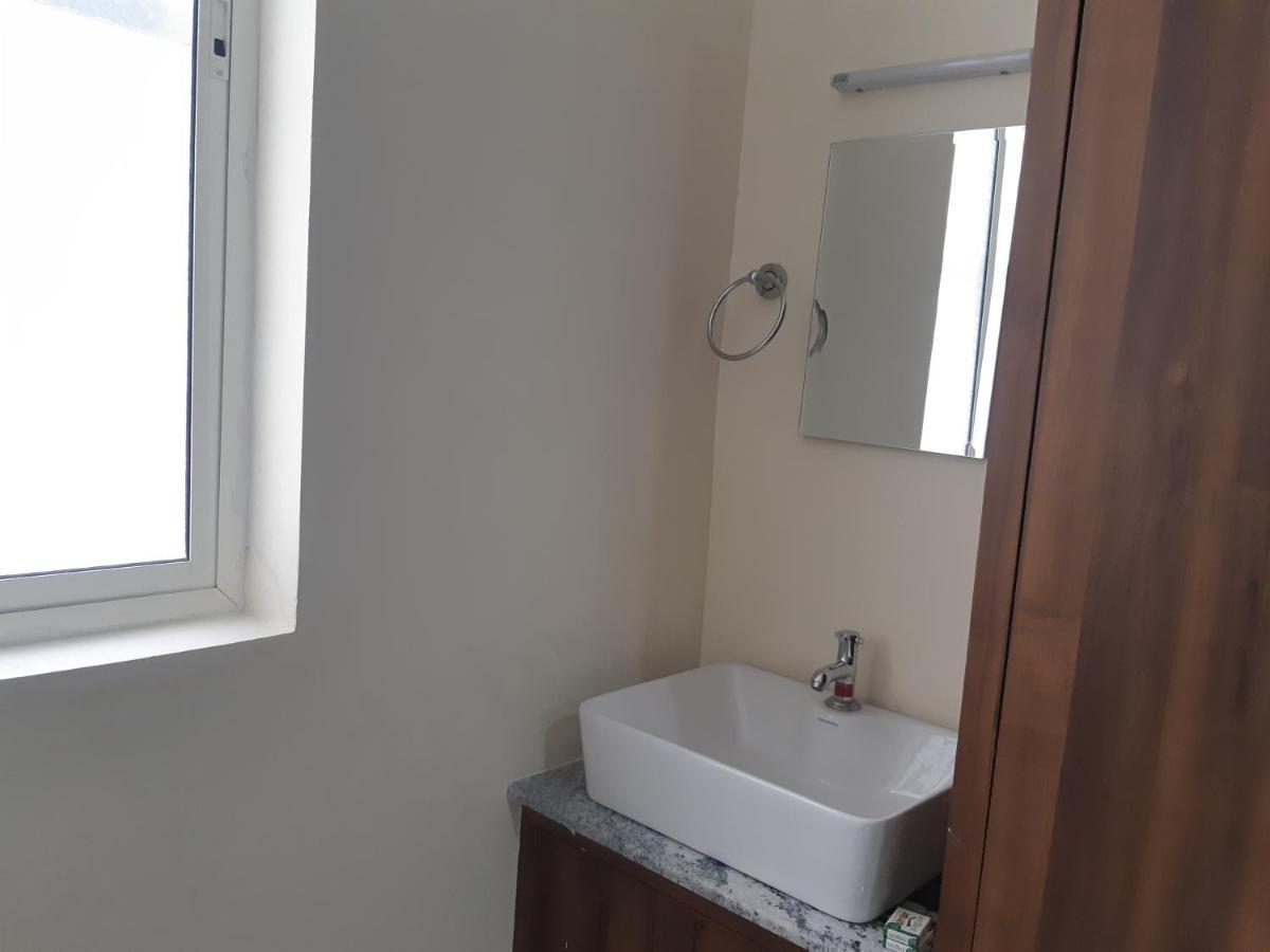 ホテル Cnr Residency Madanapalle エクステリア 写真