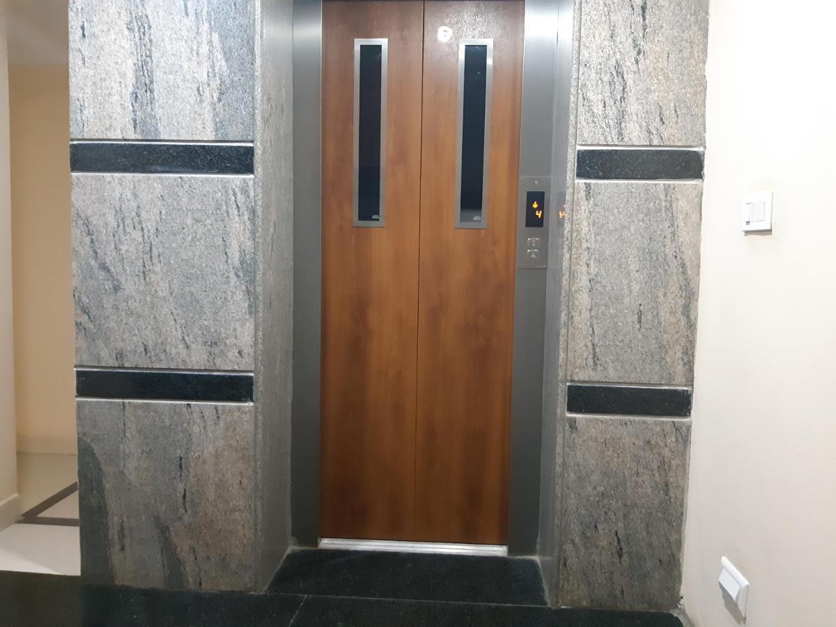 ホテル Cnr Residency Madanapalle エクステリア 写真