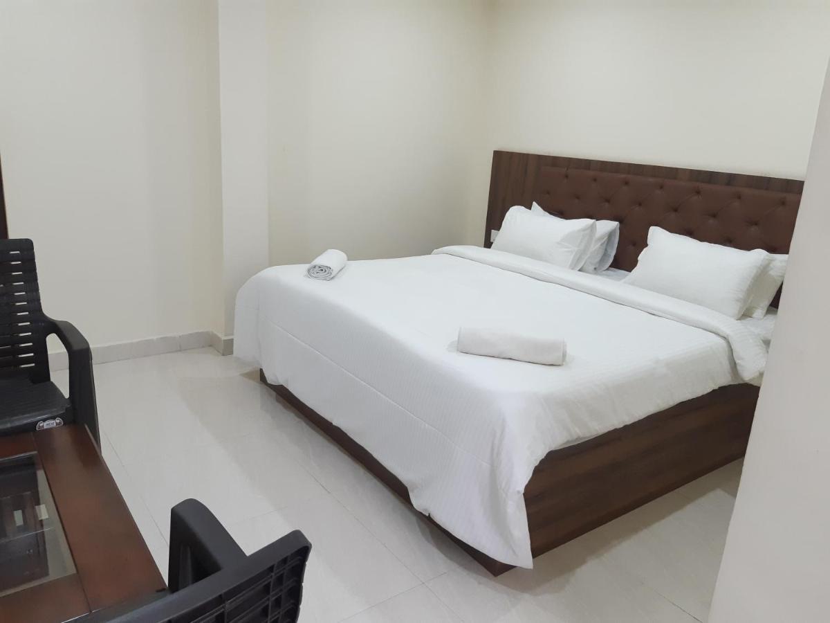 ホテル Cnr Residency Madanapalle エクステリア 写真