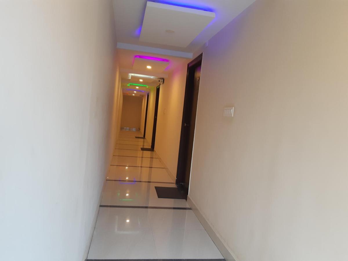 ホテル Cnr Residency Madanapalle エクステリア 写真