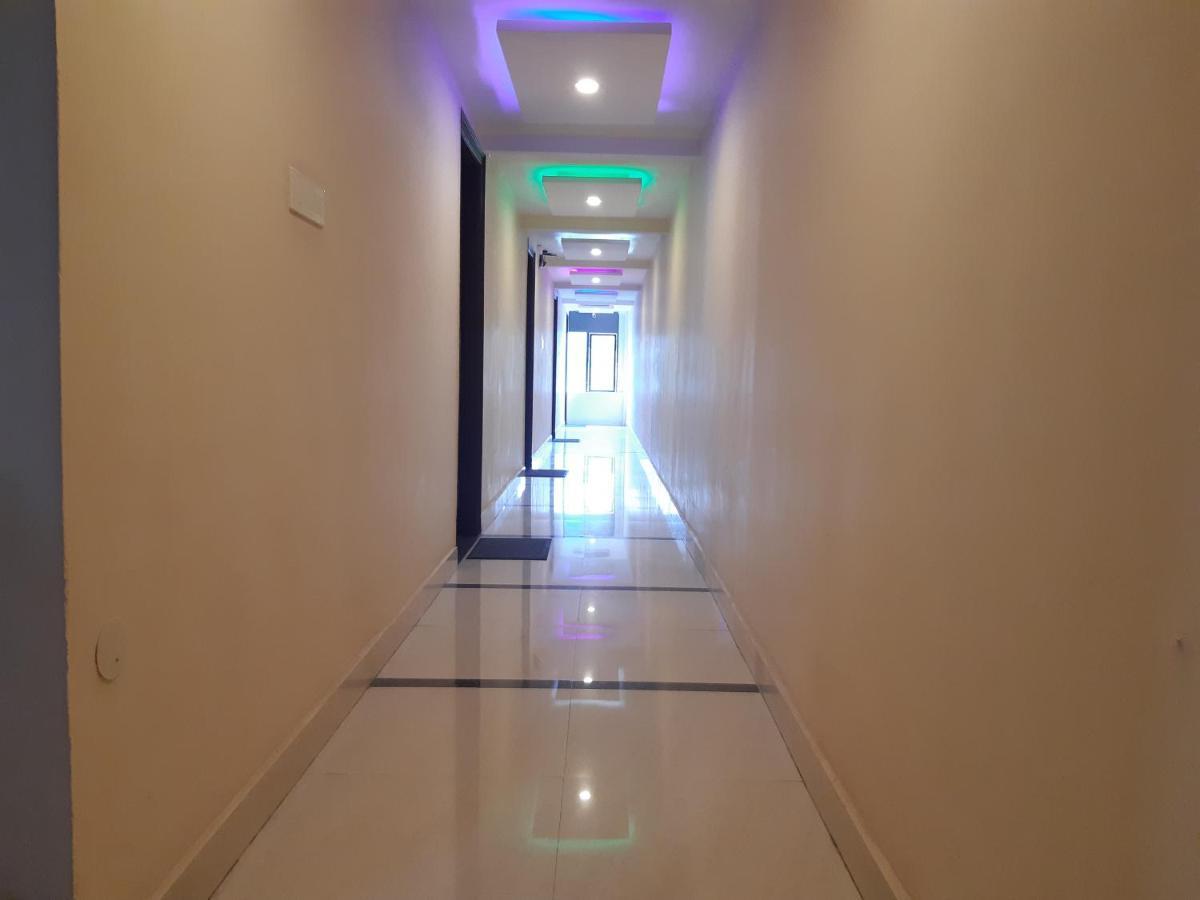 ホテル Cnr Residency Madanapalle エクステリア 写真